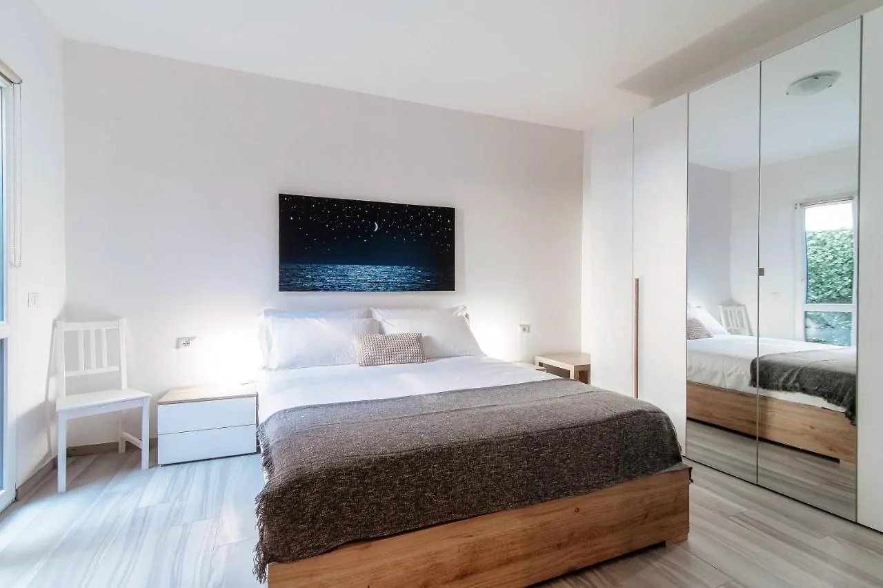 Lianora Apartment By Quokka 360 - Comfortable And Modern Flat In The Centre Of Como 0*,  Italy